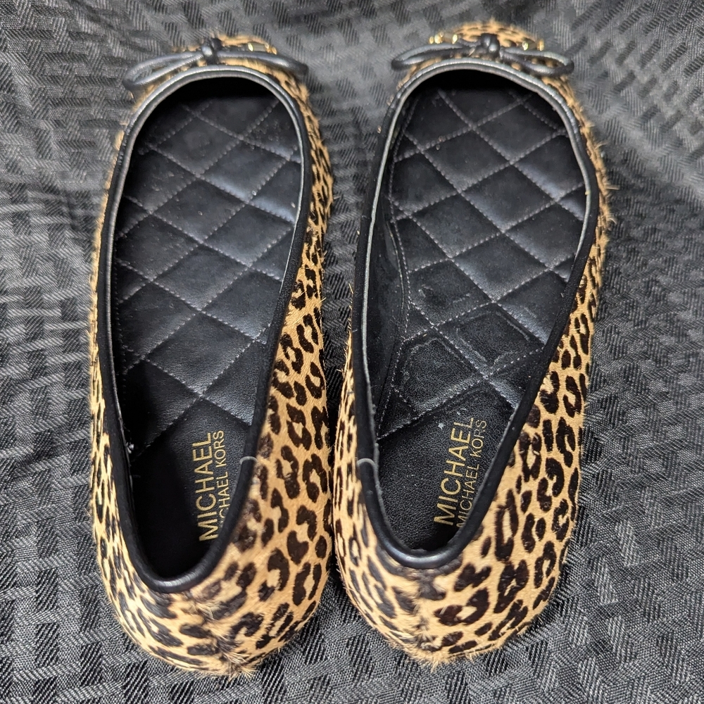 MICHAEL Michael Kors MK Nori Leopard Print Calf Hair Ballet Flats. - Picture 5 of 6